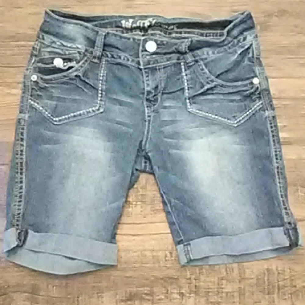 Wall flower shorts (junior)